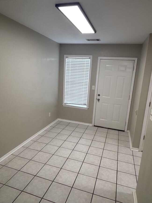 Photo - 1115 Farley Cir Unit B