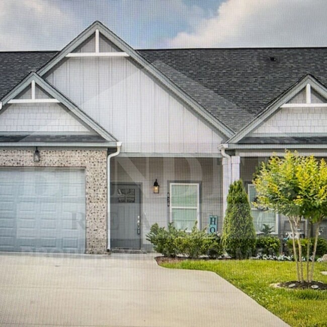 Building Photo - 638 NE Bellingham Dr