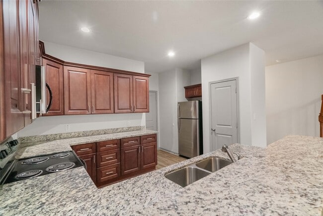 Photo - 2702-2704 Appian Wy