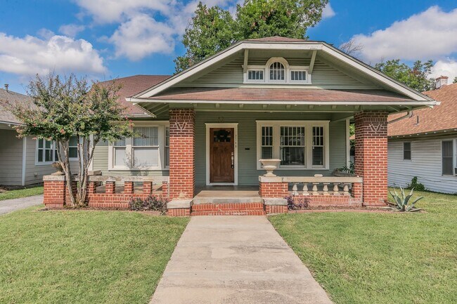 Building Photo - ADORABLE home in Ryan Place