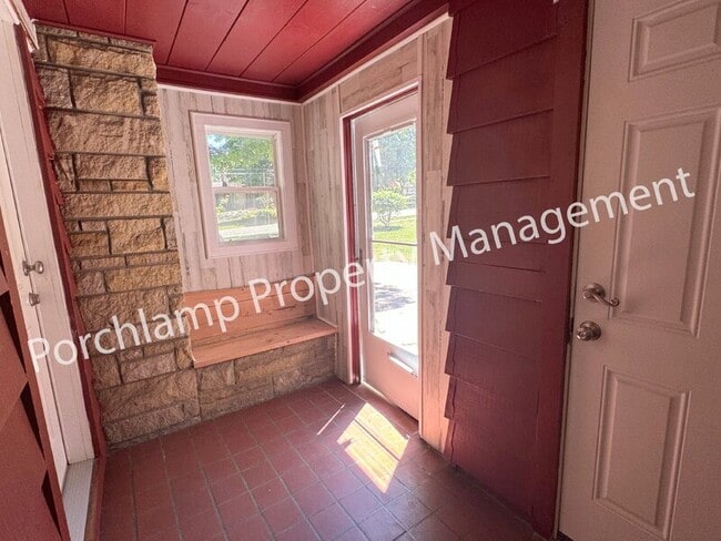 Photo - 2615 Coit Ave NE