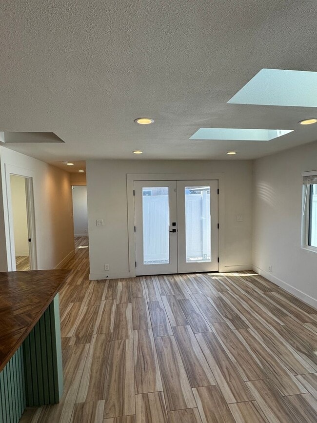 Photo - Cozy Carson Back House with Skylights & Washer/Dryer Unidad 2674