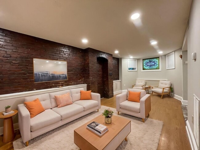 Building Photo - 1755 Church St NW Unit LL