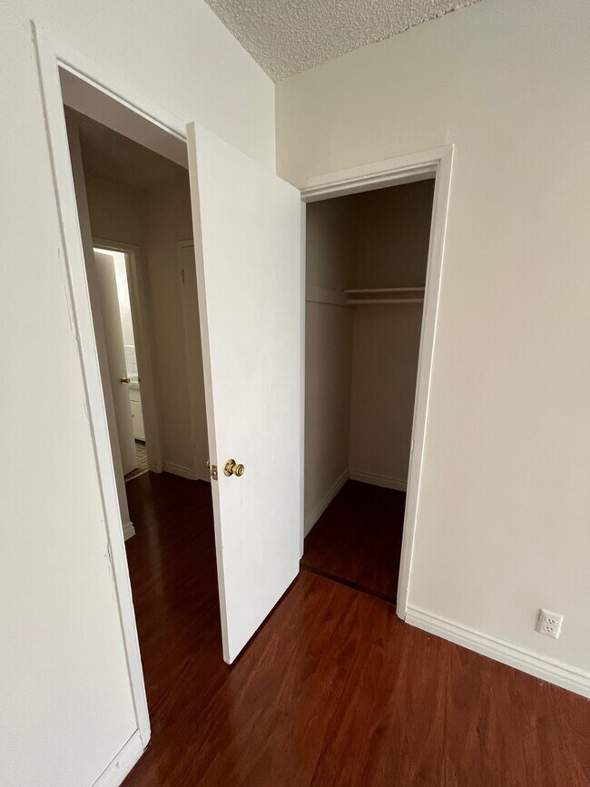 827 N Hudson Ave