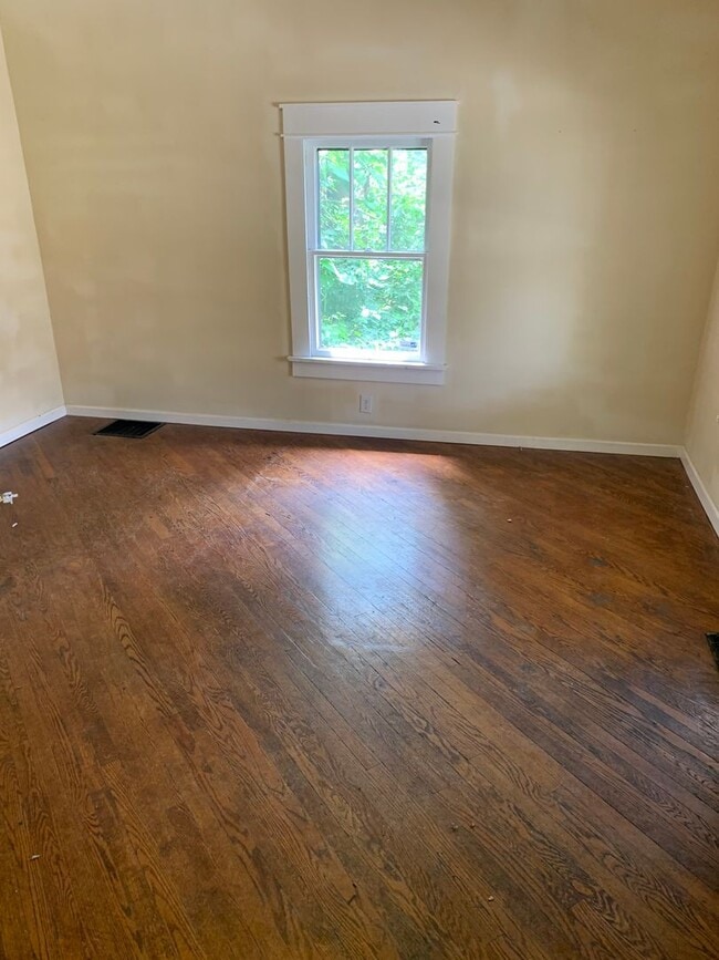 Photo - 5 bedroom Available!! ***AUG 2027*** 5 bed, 3 bath Near Kirkwood!