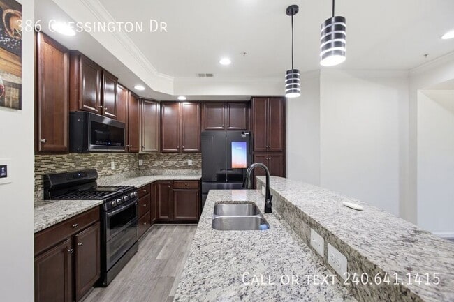 Photo - 386 Chessington Dr