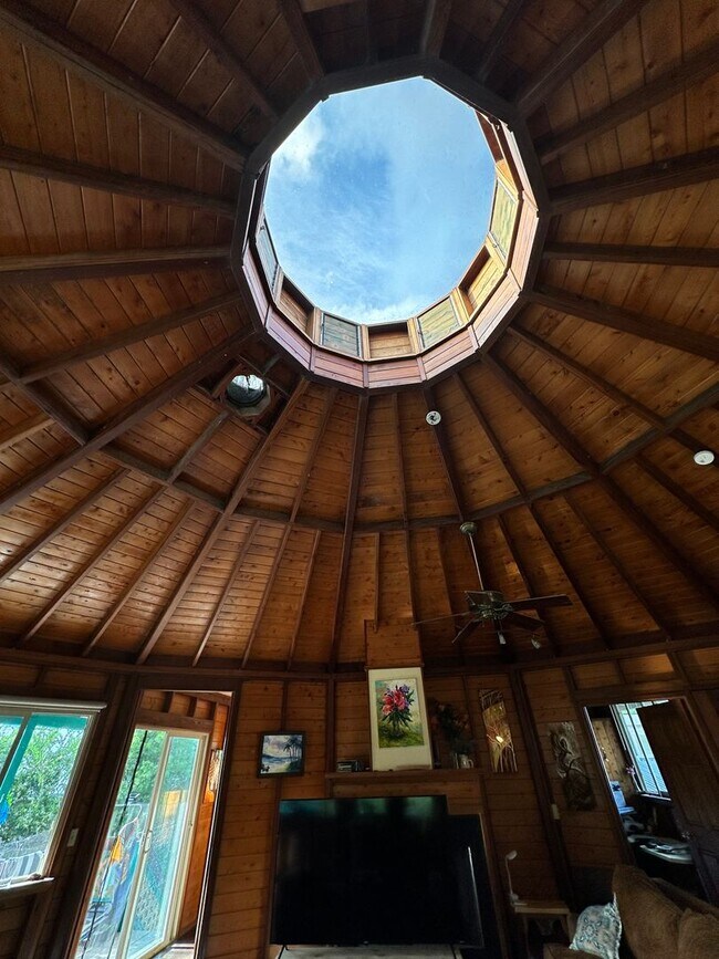 Photo - Island-Style Living in Hawaiian Paradise Park