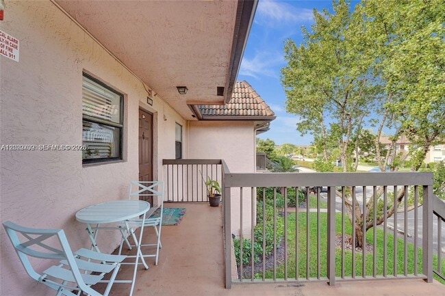 Photo - 10468 NW 10th St Unidad 204