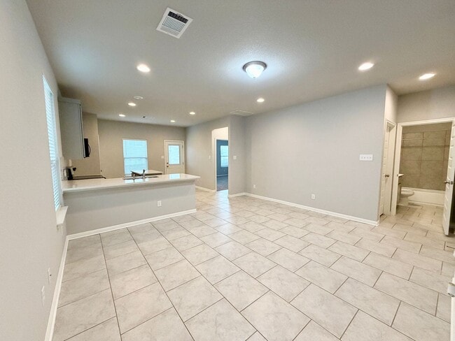 Building Photo - Home for lease