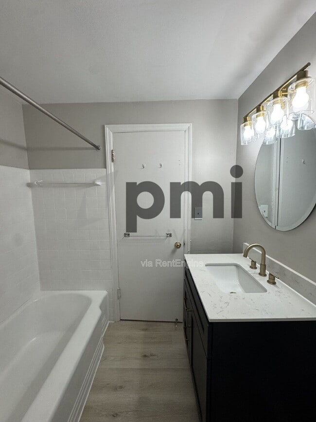 Photo - 2137 Ridgeview Rd