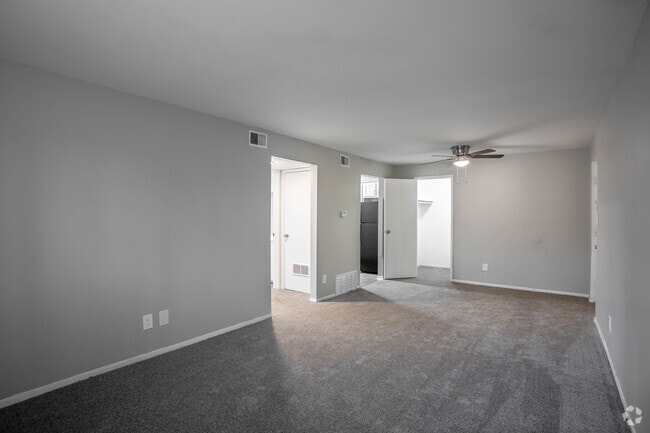 1 Br, 1 Ba - 598 SF