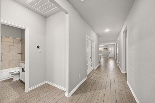 Photo - 8315 Divot Trce