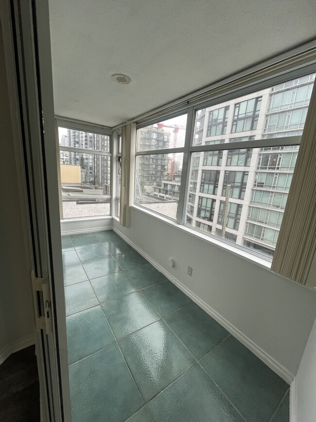 Photo - 1278 Granville St