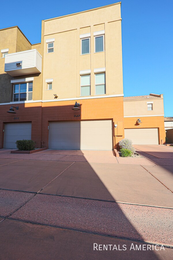 Photo - 547 W 6th St Townhome