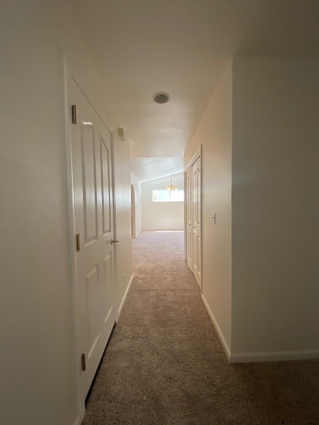 Photo - 331 Vistamont Dr