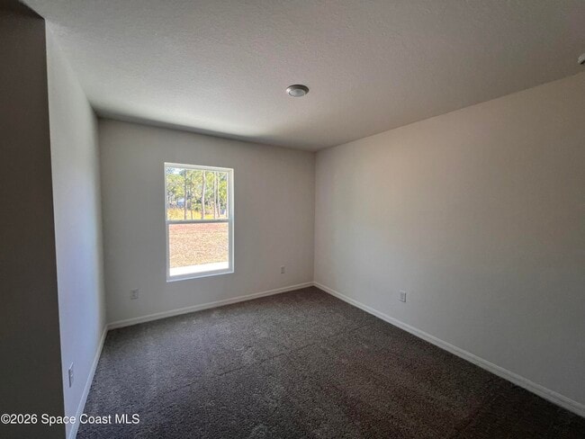 Photo - 991 La Belle Ave SW