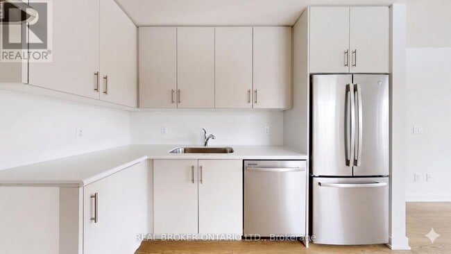 Photo - 15100 Yonge St