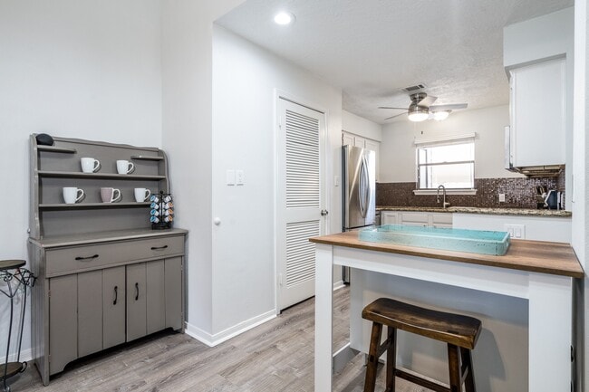 Building Photo - 203 B Lakeview Terrace Unit B
