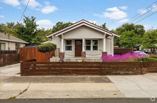 Building Photo - Charming 2BR House in Sacramento
