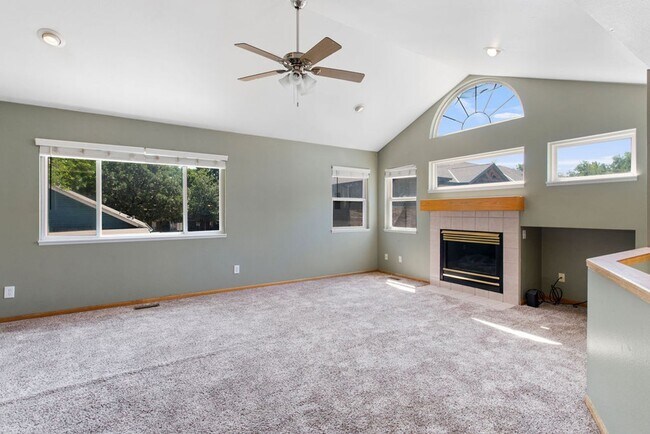 Photo - 4 Bedroom Townhome near campus