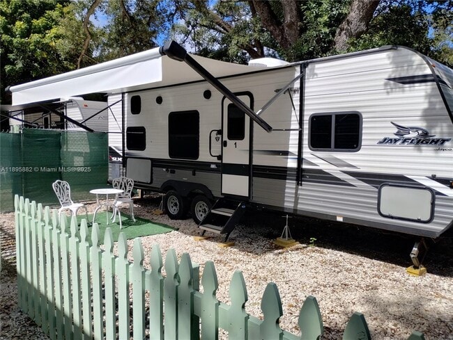 Photo - 125 NE 184th Terrace