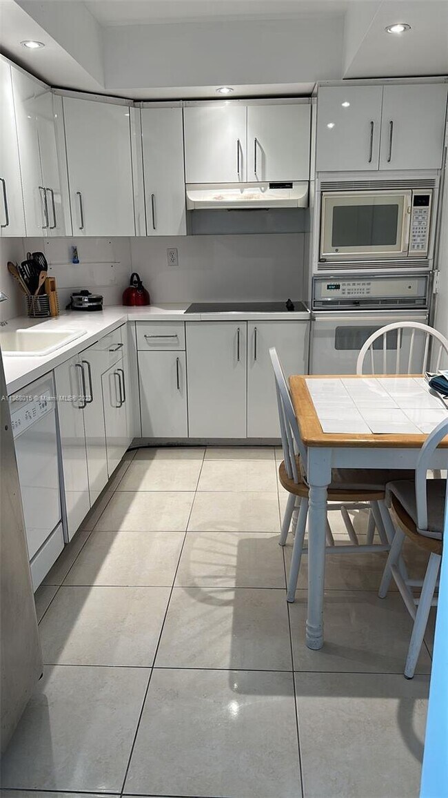 Photo - 2 bedroom in Sunny Isles Beach FL 33160