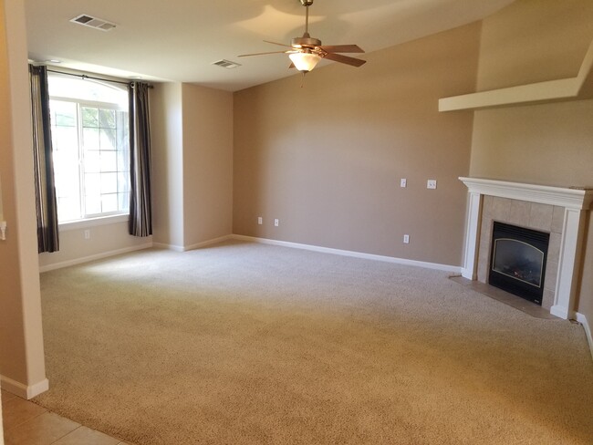 Photo - 4057 Saffron Way