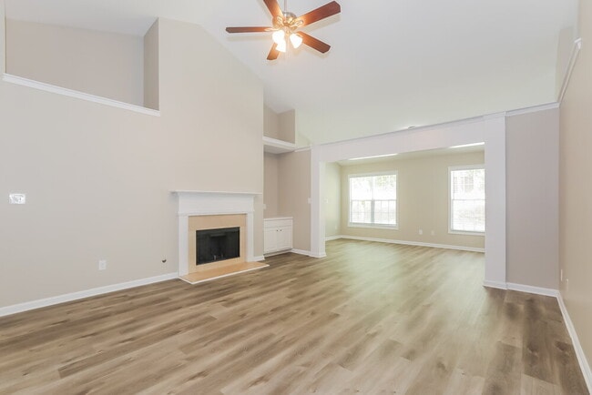 Photo - 420 Eglington Tr