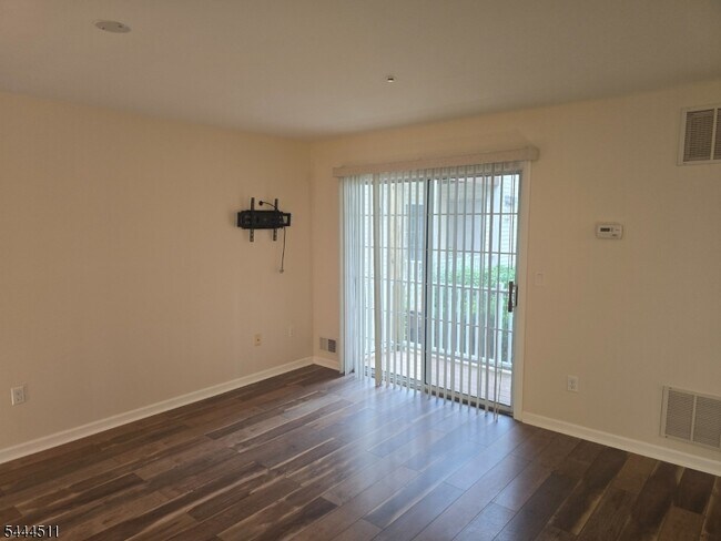 Photo - 183 Potomac Dr