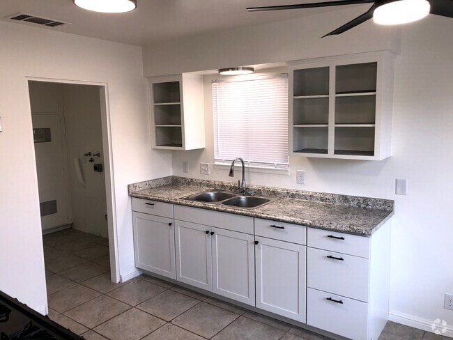 Building Photo - 73131 San Nicholas Ave Unit B Rental