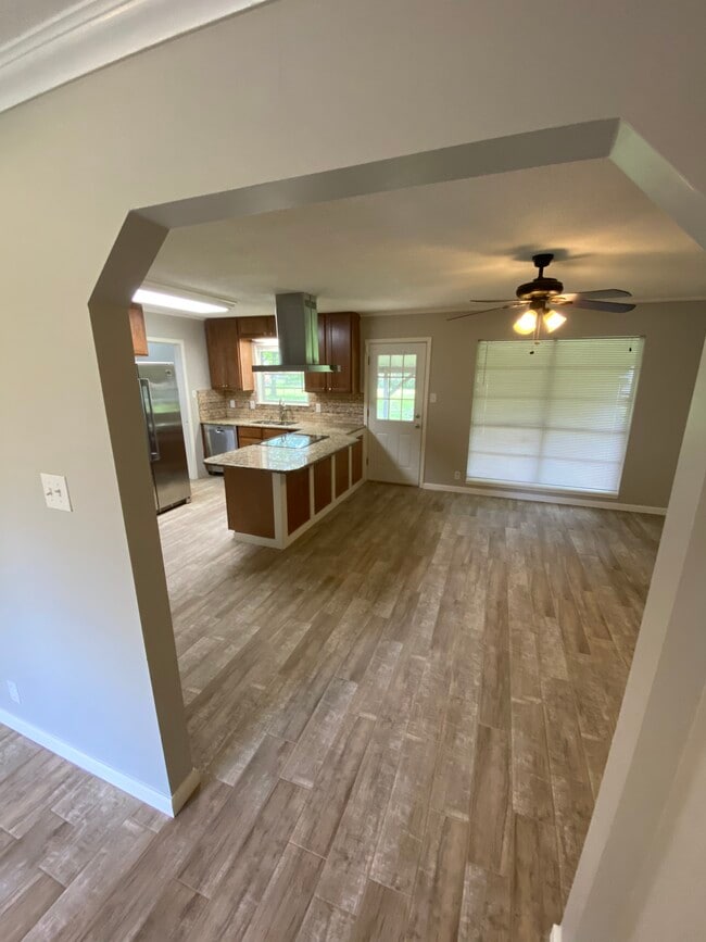 Photo - 4010 Honeysuckle Ln