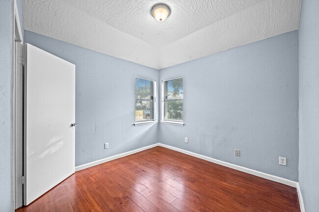 Photo - 11059 Landsbury Cir