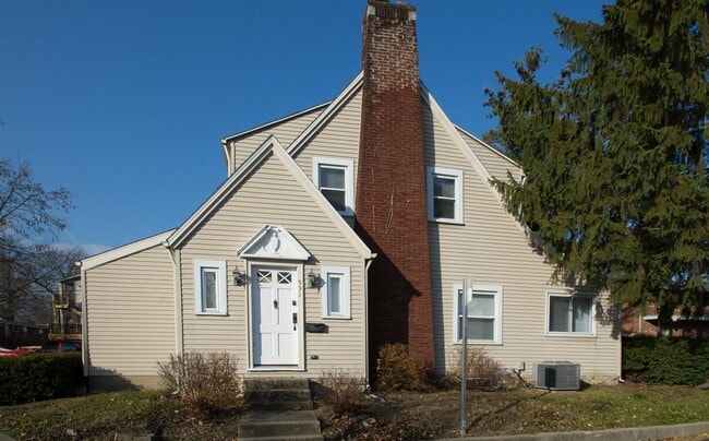 Building Photo - 531 N Prow Ave