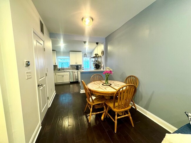 Photo - 321 Titan St