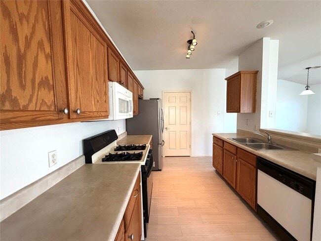 Photo - 917 Elderberry Tea Cove