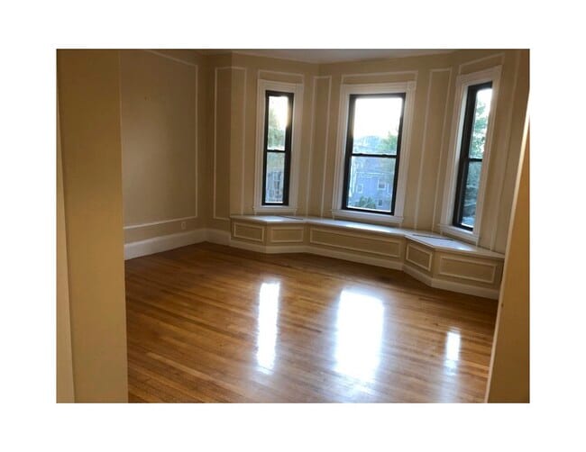 Building Photo - 40 Rockview St Unit 5