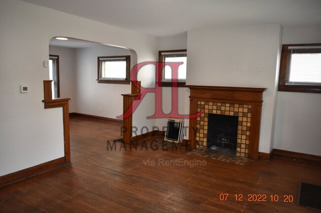 Photo - 765 E Deshler Ave