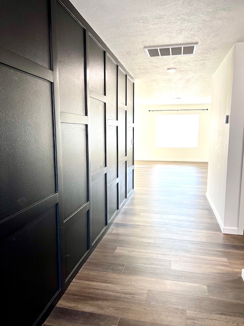 Entrada con pared de acento - 800 Hoffman Hills Blvd