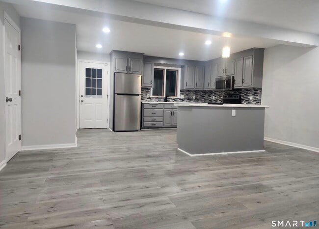 Building Photo - 316 High Rd