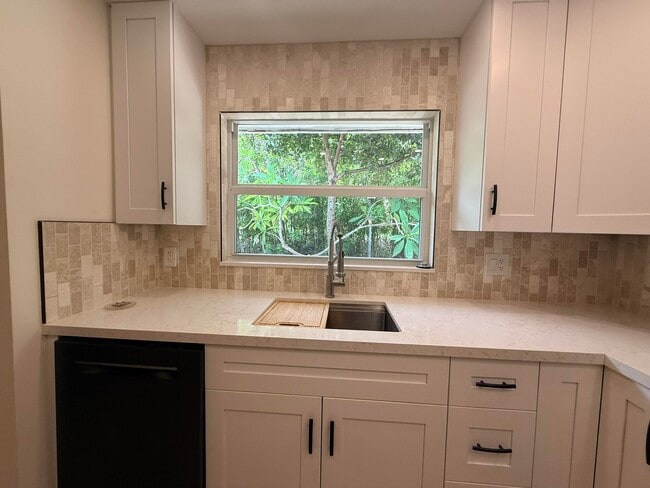 Photo - 550 SW Natura Ave