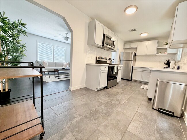 218 W 15th St Unit N