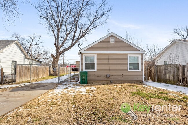 Photo - Renovated 2 bedroom | 1 Bath Duplex