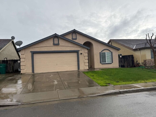 Building Photo - TWO WEEKS FREE RENT 
"Charming 4-Bedroom Gem with 2 Full Baths in Merced – Spacious 1,515 Sq Ft H...