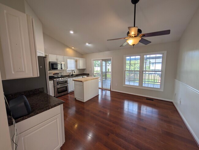 Photo - 212 Silver Stone Dr