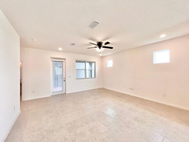 Photo - 1638 Acclaim Rd