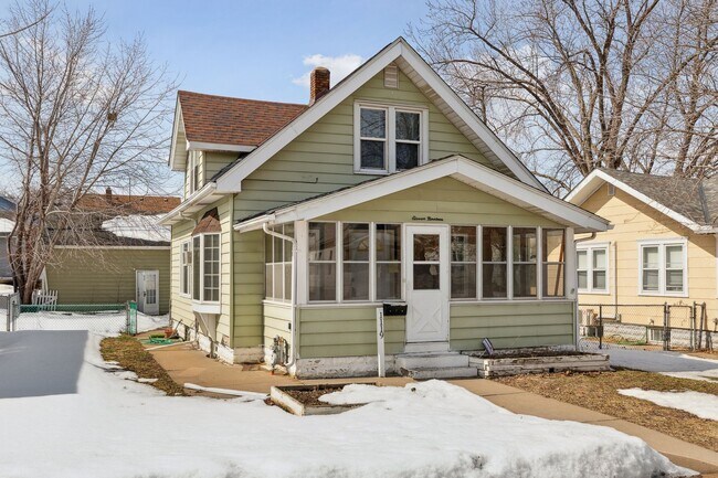 1119 Matilda St