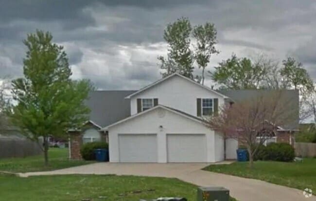 Building Photo - 202 S Woods Ct Rental