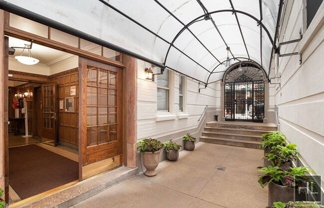 Building Photo - EAST 10 STREET Rental