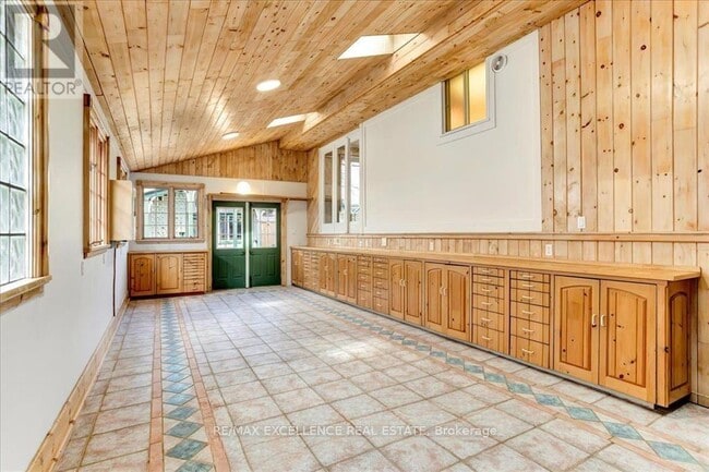 Photo - 485 Gowland CR