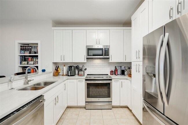 Photo - 54 Rainey St Unit 715
